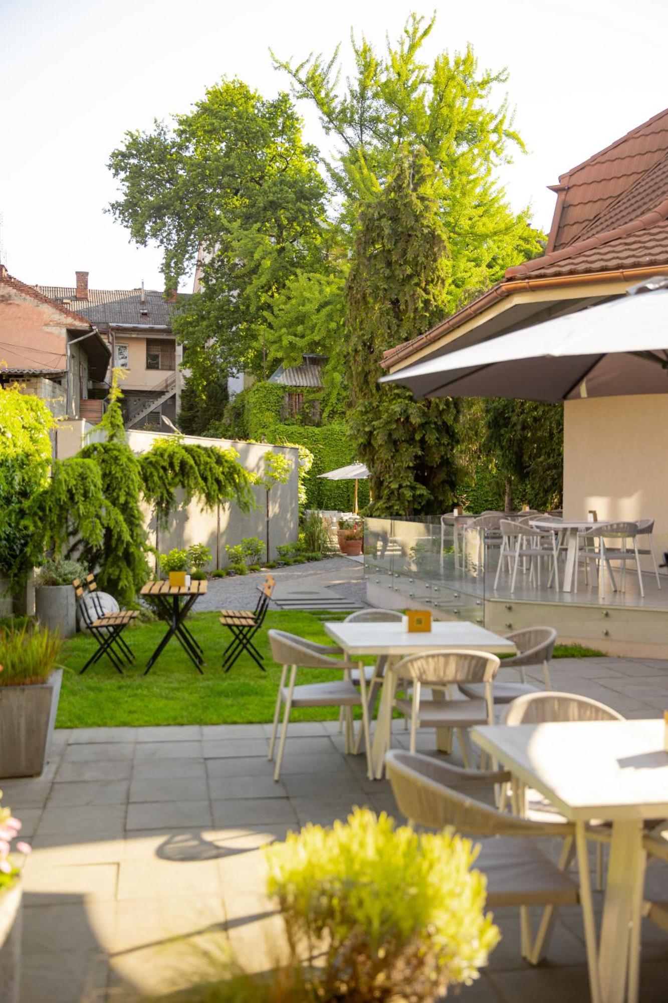 Hotel Laudon Uschhorod Exterior foto