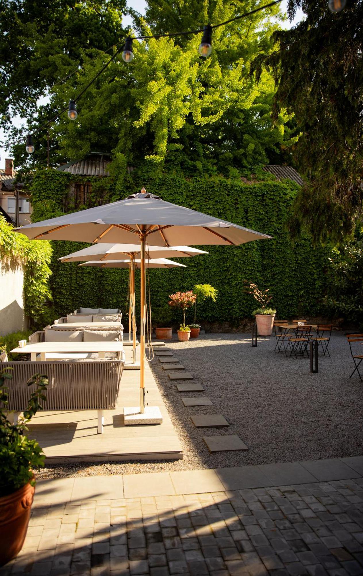 Hotel Laudon Uschhorod Exterior foto