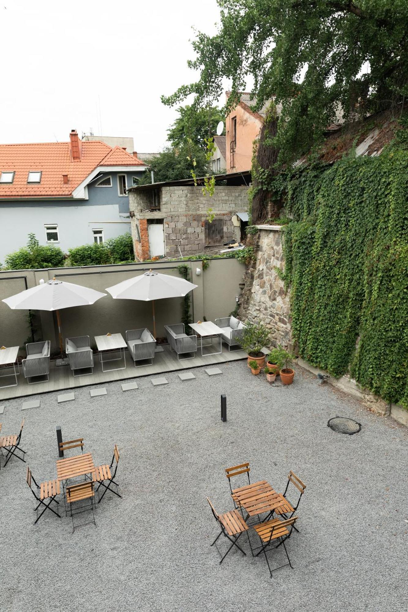Hotel Laudon Uschhorod Exterior foto